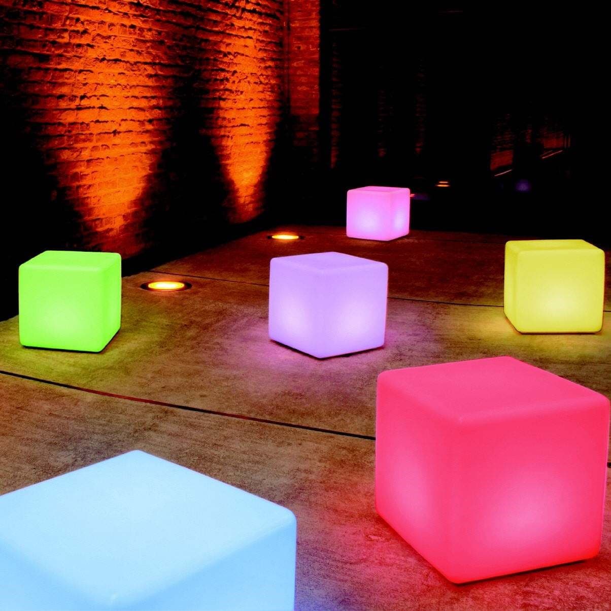 Светящиеся кубы в интерьере