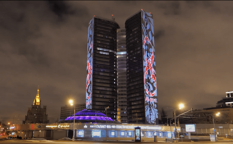 Украшение здания «дом-книга» к празднованию 8 марта в москве с помощью технологии «слайд-мэппинг»